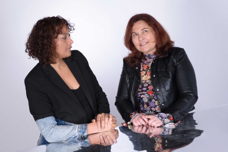 Les autrices Frédérique David-Créquer et Marie Cortana échangent sur la sortie de leur livre Je suis formateur, un ouvrage dédié au métier de formateur (photo Emmatitia).